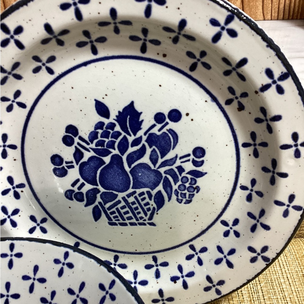 Midwinter Classic Blue and White Stoneware Set 2 bowls, 2 plates - Picture 2 of 7